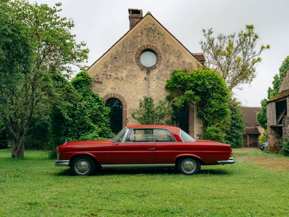 Image 18/99 of Mercedes-Benz 250 SE (1967)