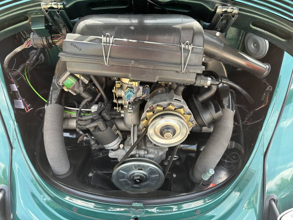 Image 21/92 of Volkswagen Beetle 1600 (1996)