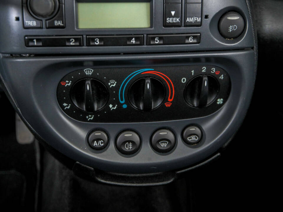 Image 21/50 of Ford Streetka (2004)
