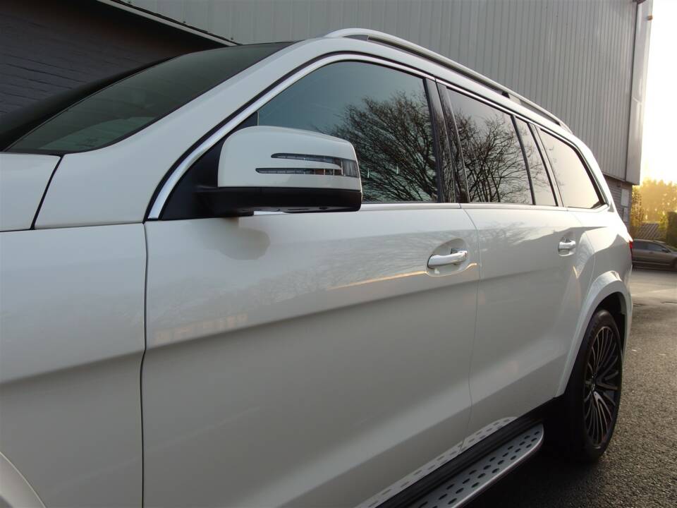 Image 23/98 of Mercedes-Benz GLS 63 AMG 4MATIC (2016)