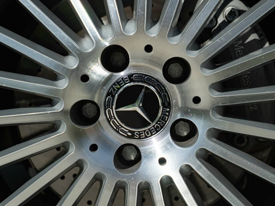 Image 33/50 of Mercedes-Benz SL 350 (2005)