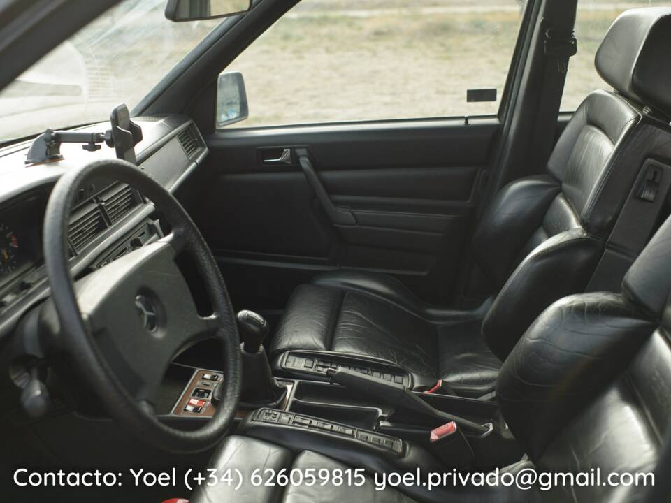 Image 18/41 of Mercedes-Benz 190 E 2.6 (1987)