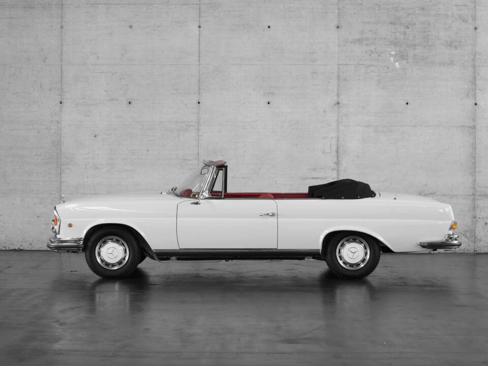 Image 8/50 of Mercedes-Benz 280 SE 3,5 (1969)