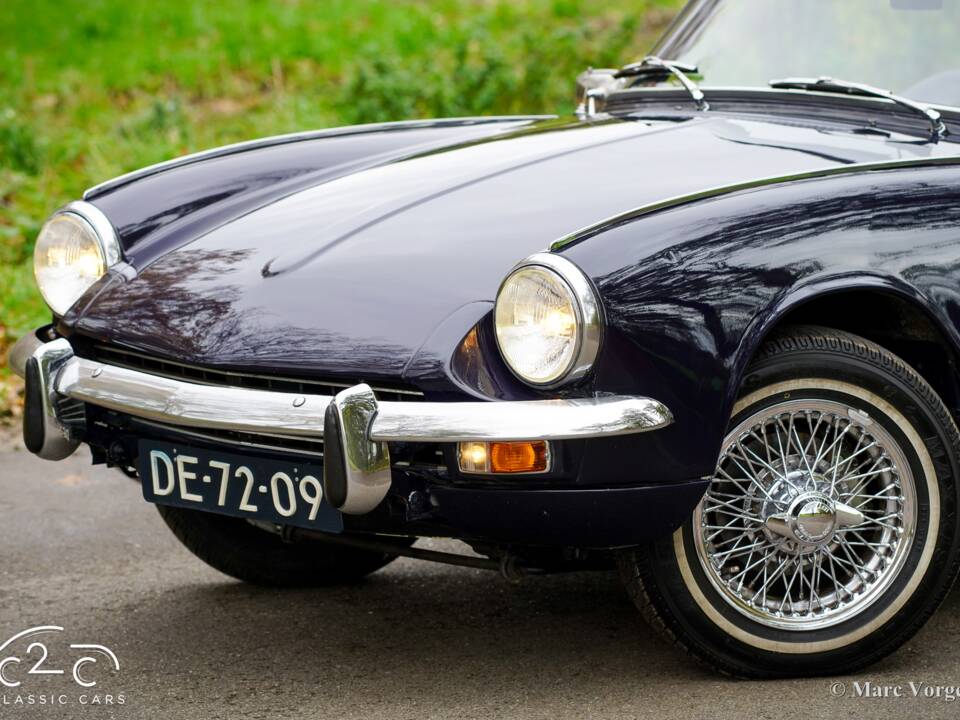 Image 26/60 of Triumph Spitfire Mk III (1970)