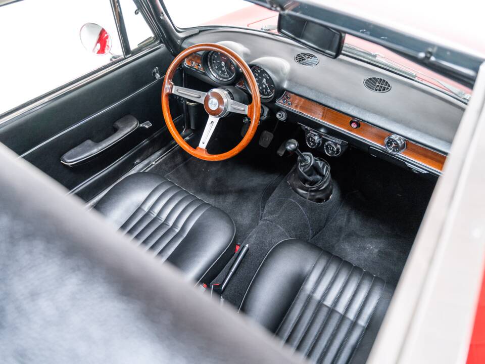 Bild 16/32 von Alfa Romeo Giulia 1600 GT Junior (1972)