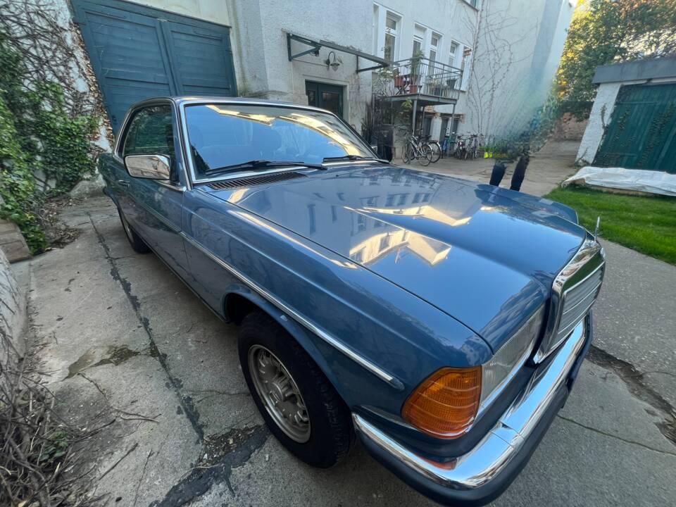 Immagine 20/38 di Mercedes-Benz 230 CE (1983)