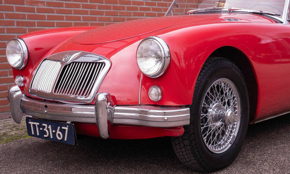 Image 4/8 of MG MGA 1500 (1956)