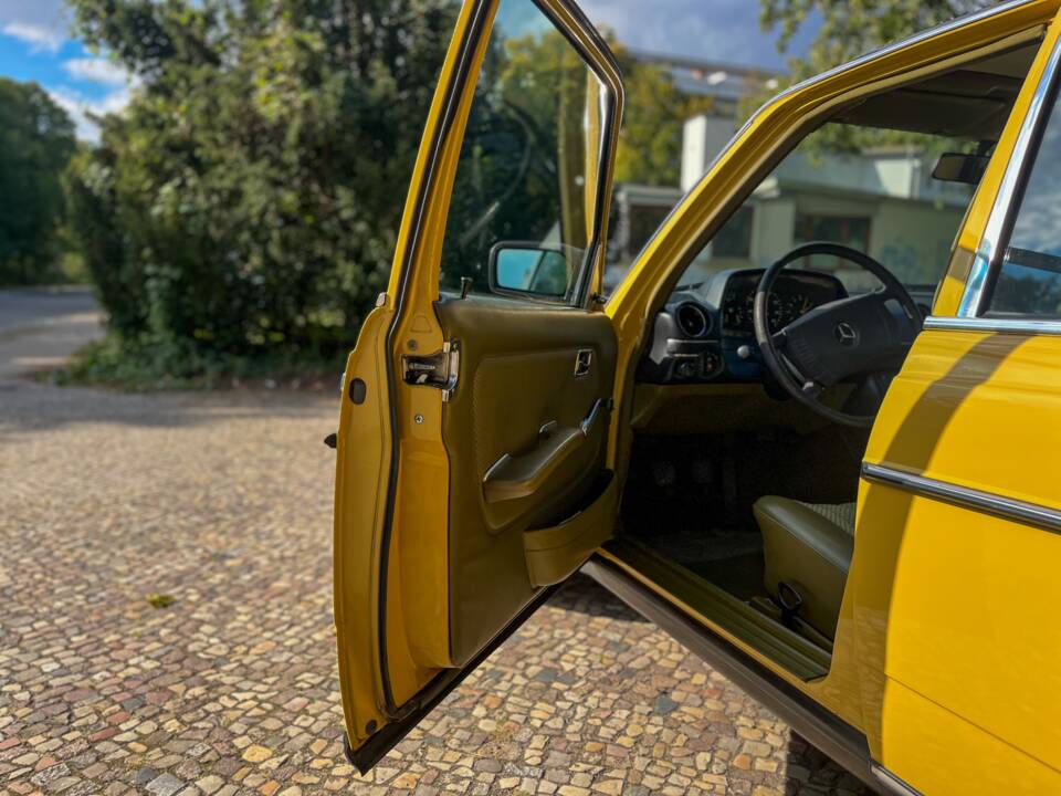 Image 65/139 of Mercedes-Benz 240 D (1978)