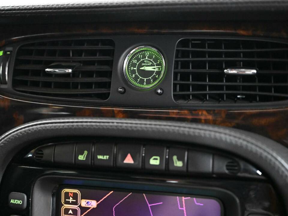 Imagen 38/50 de Jaguar XJR Super V8 (2004)