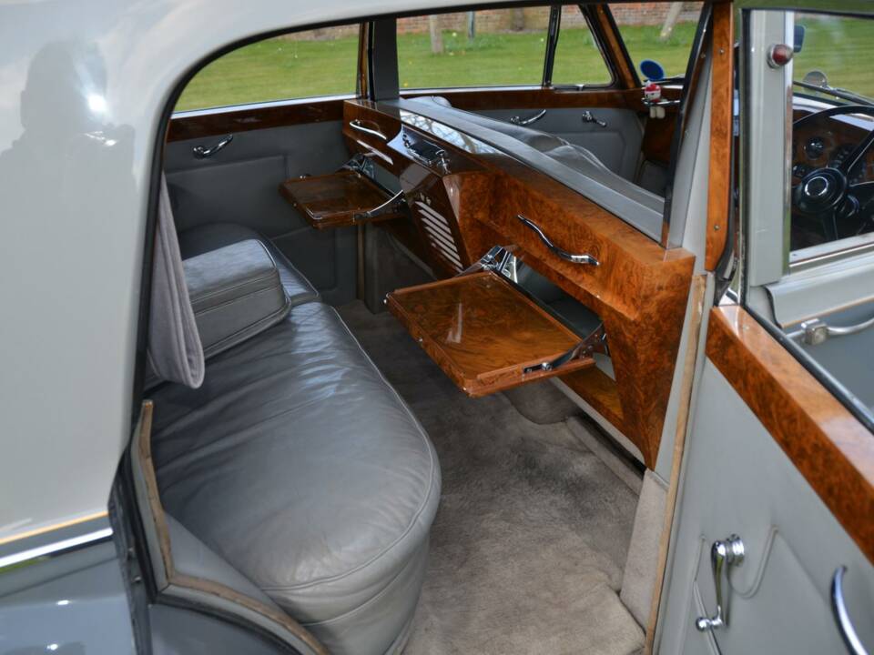 Image 20/50 of Rolls-Royce Silver Cloud II (1961)