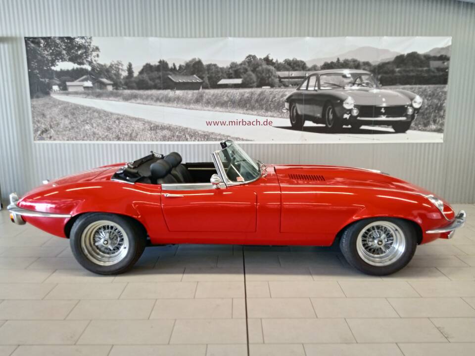 Image 6/18 de Jaguar E-Type (1969)