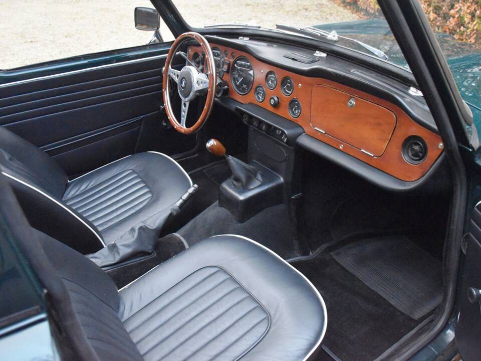Image 22/29 of Triumph TR 5 PI (1968)