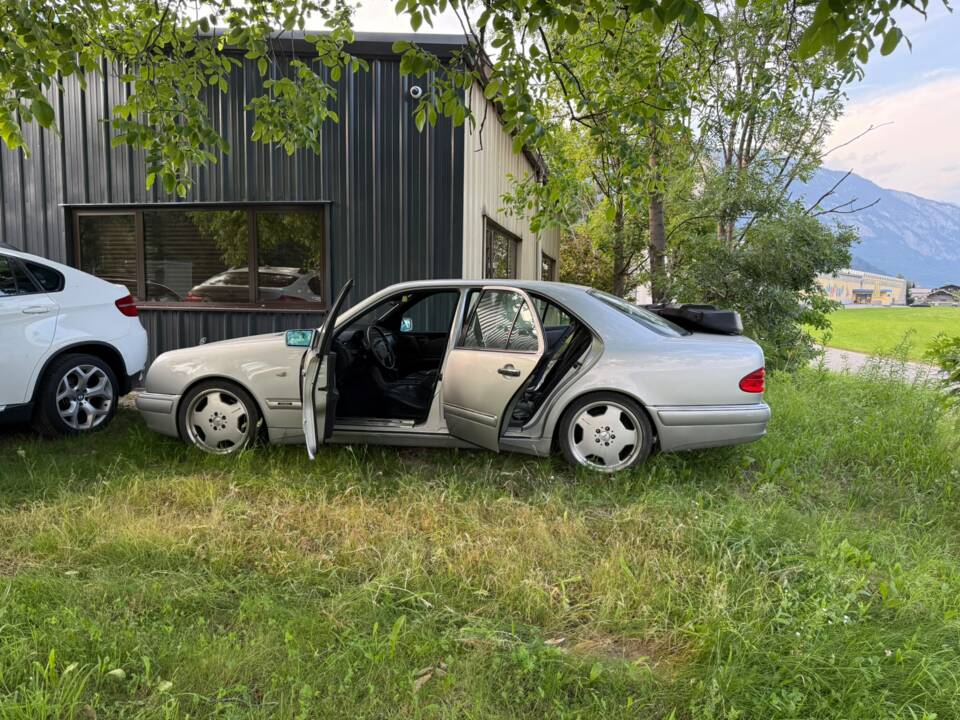Bild 3/4 von Mercedes-Benz E 50 AMG (1997)