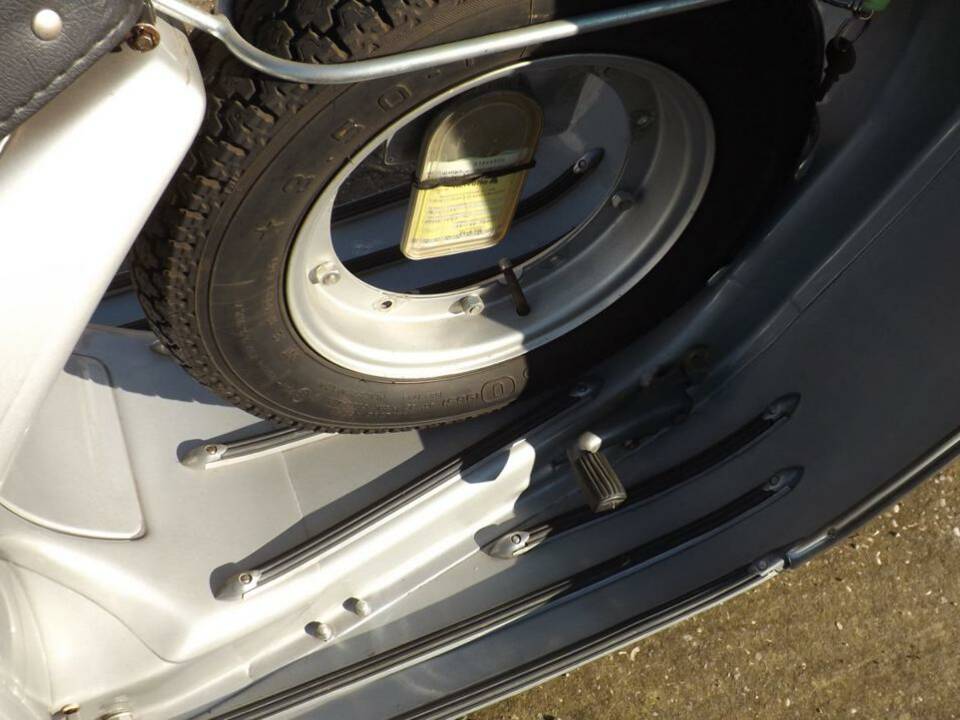 Image 18/37 of Piaggio Vespa 150 GS (1958)