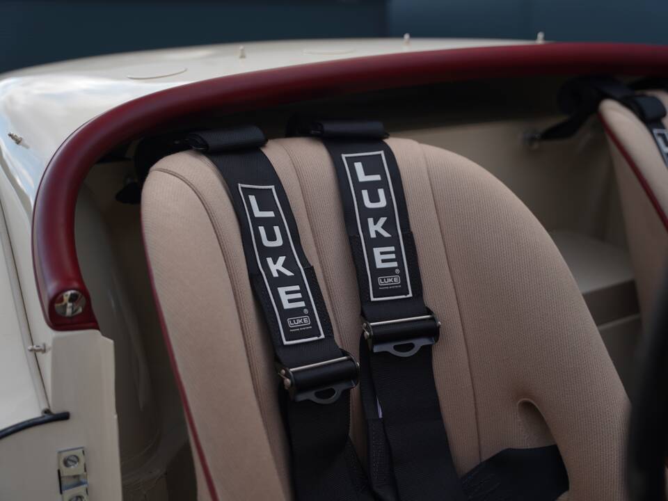 Image 27/50 of Jaguar XK 120 OTS (1950)