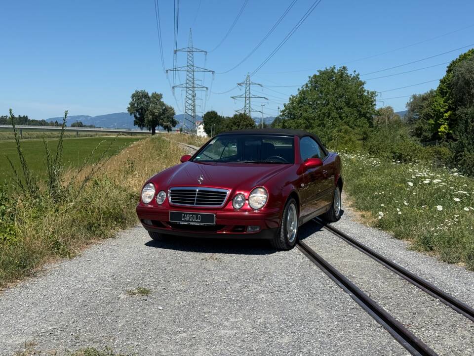 Immagine 16/19 di Mercedes-Benz CLK 230 Kompressor (1999)