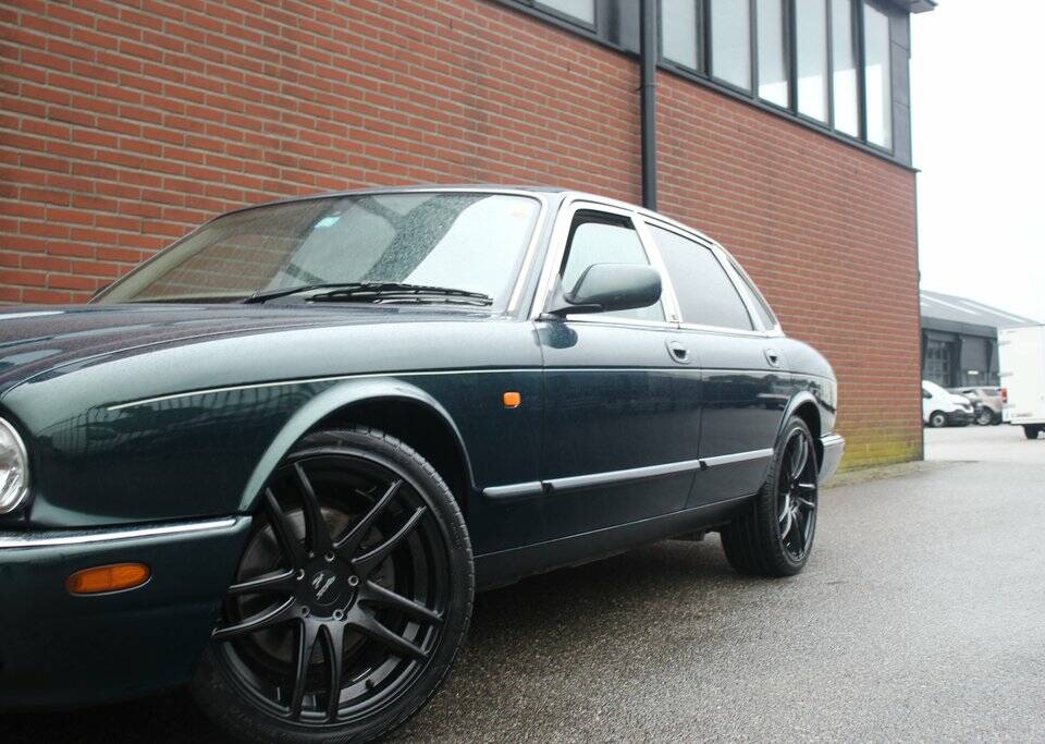 Bild 6/8 von Jaguar XJR 4.0 (2000)