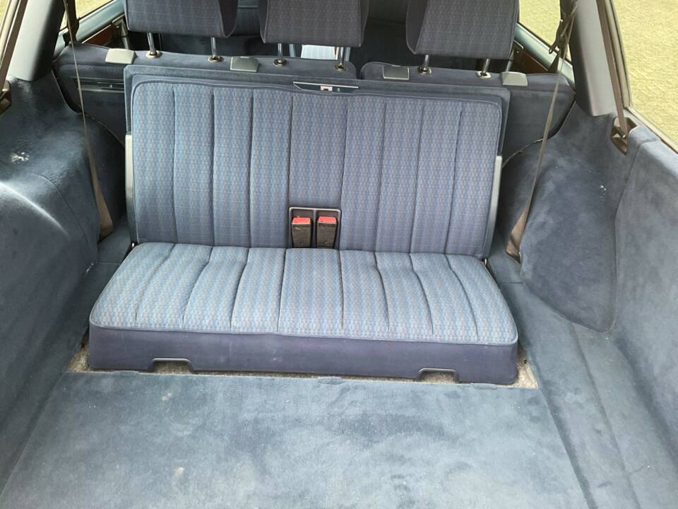 Image 36/149 of Mercedes-Benz 320 TE (1993)