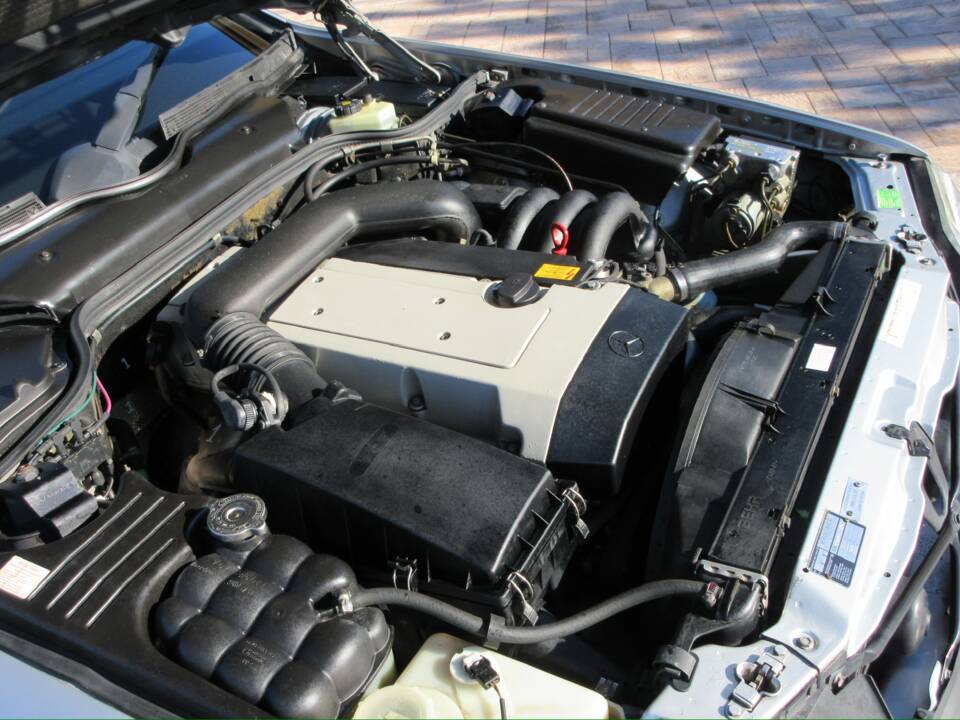 Image 16/39 of Mercedes-Benz SL 320 (1994)