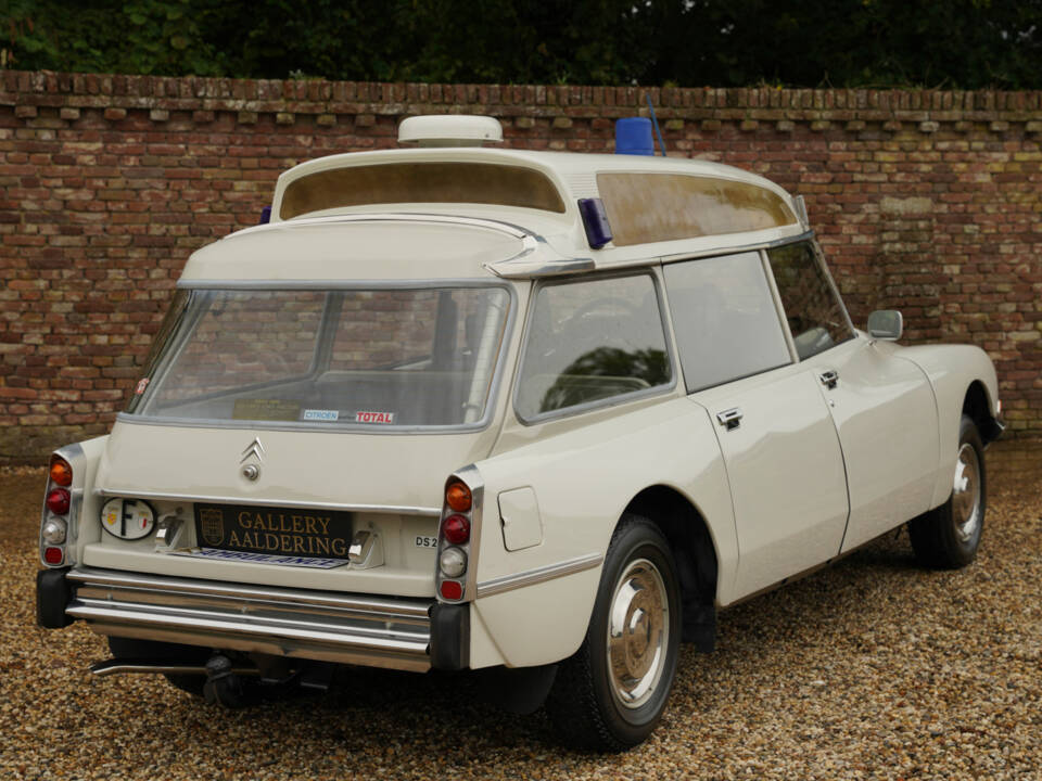 Image 34/50 of Citroën DS 20 Familiale (1973)