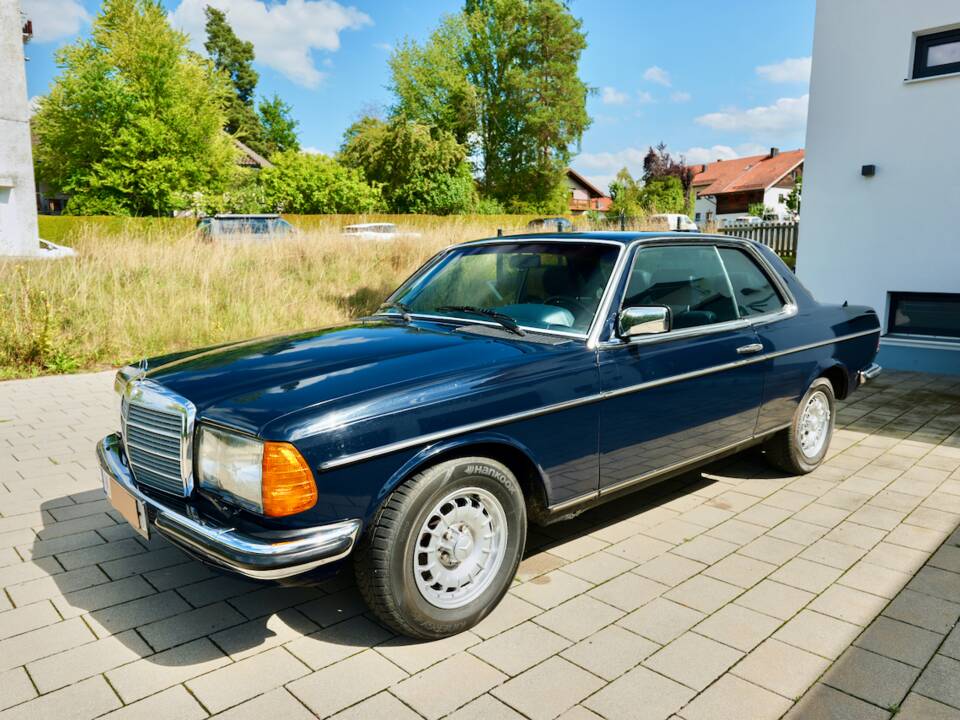 Bild 76/99 von Mercedes-Benz 230 CE (1983)