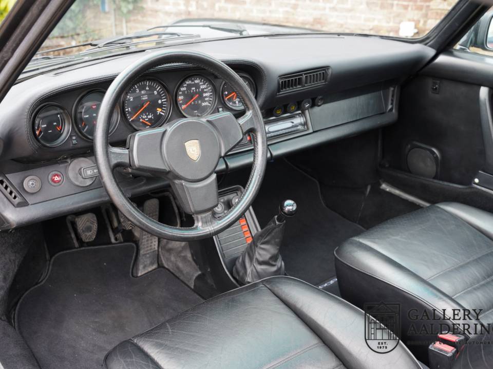 Immagine 14/50 di Porsche 911 Turbo 3.3 (1983)