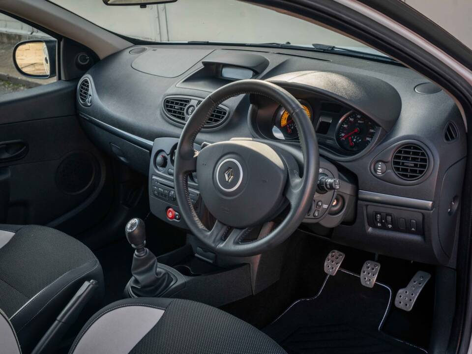 Image 37/58 de Renault Clio III 1.4 16V (2010)