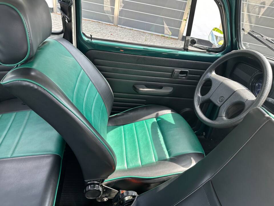 Image 38/92 of Volkswagen Beetle 1600 (1996)