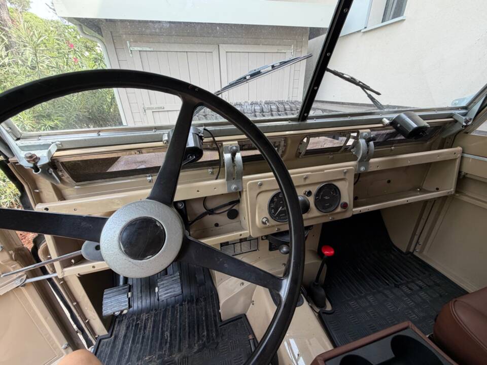 Image 6/17 of Land Rover 88 (1980)