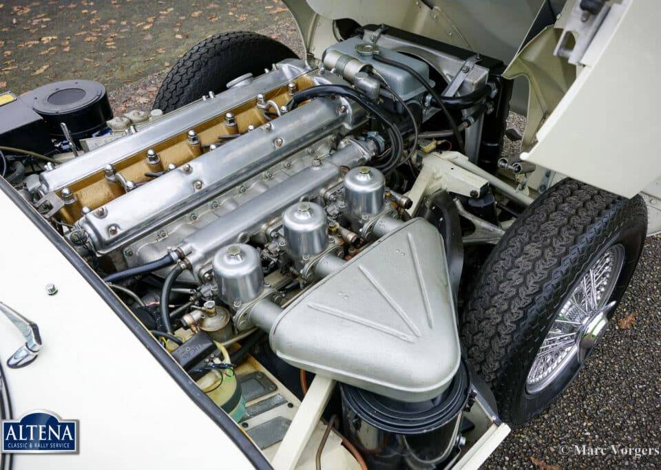 Image 40/45 of Jaguar Type E 4.2 (1966)