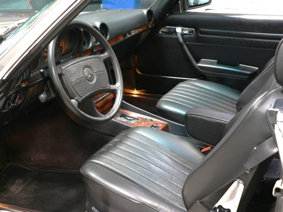 Image 26/37 of Mercedes-Benz 420 SL (1988)