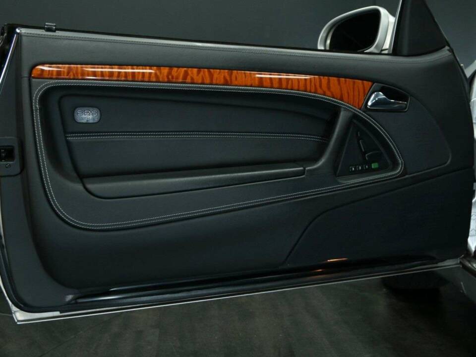 Image 10/49 of Mercedes-Benz SL 500 (2001)