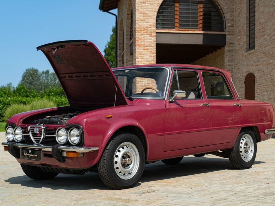 Image 43/50 of Alfa Romeo Giulia Nuova Super 1300 (1974)
