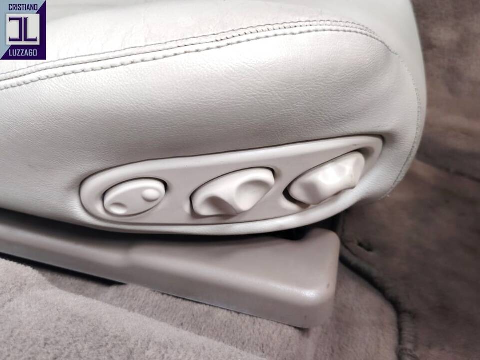 Bild 48/65 von Jaguar XKR (1998)