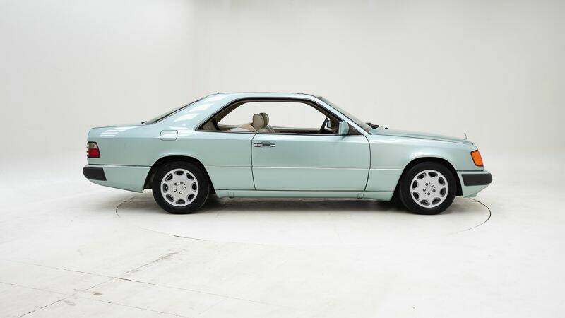Bild 6/15 von Mercedes-Benz 300 CE (1992)