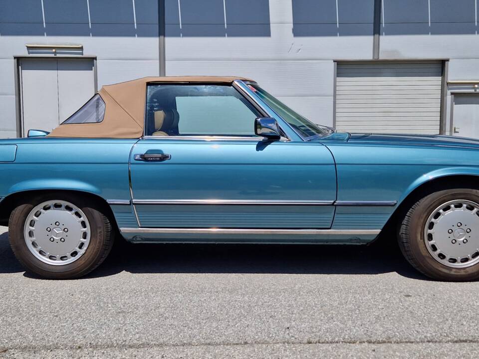 Image 12/82 of Mercedes-Benz 560 SL (1986)