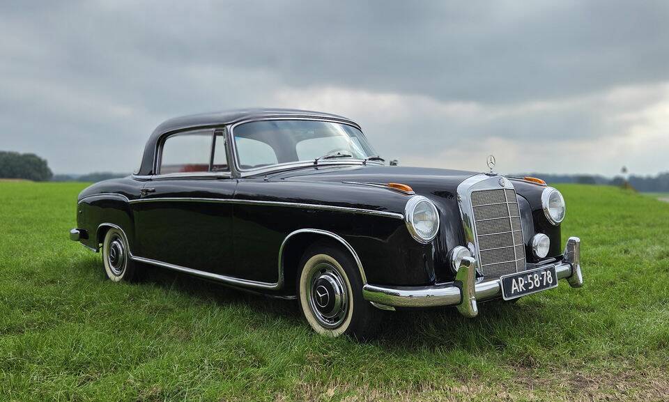 Image 1/8 of Mercedes-Benz 220 S (1959)