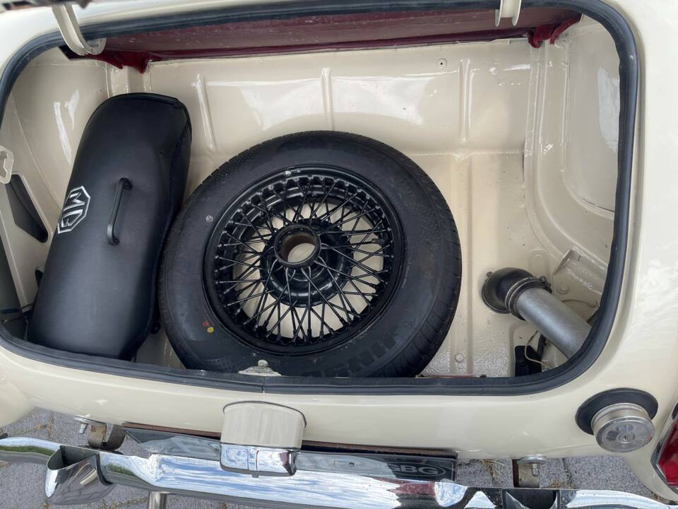 Image 6/12 of MG Midget (1967)