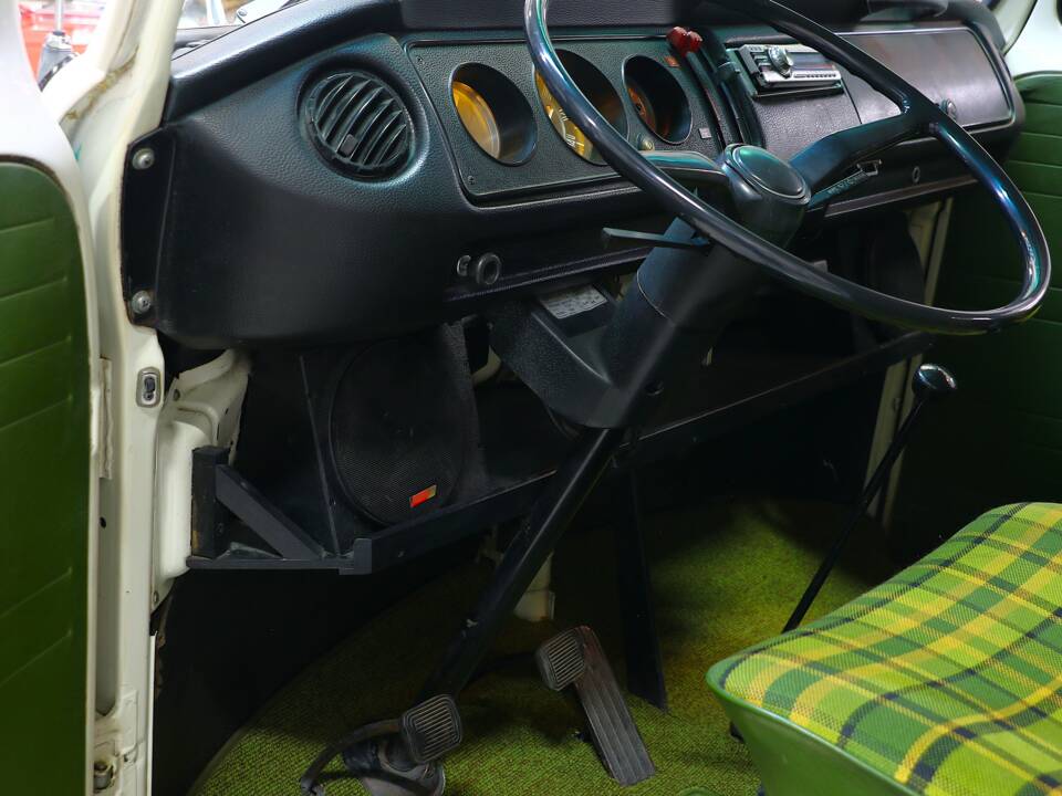 Bild 14/38 von Volkswagen T2b Camper (1974)