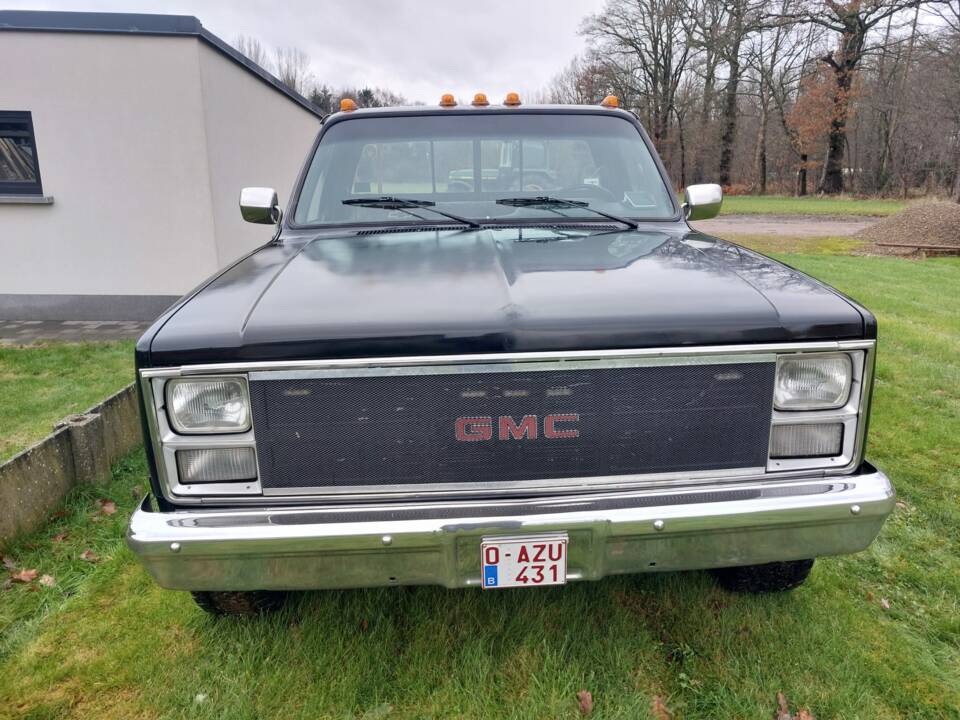 Image 2/6 of GMC Sierra 3500 (1984)