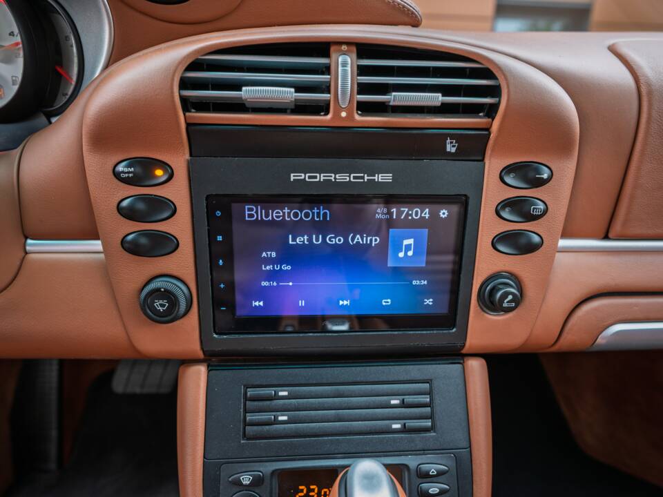 Image 28/63 of Porsche 911 Carrera 4S (2004)