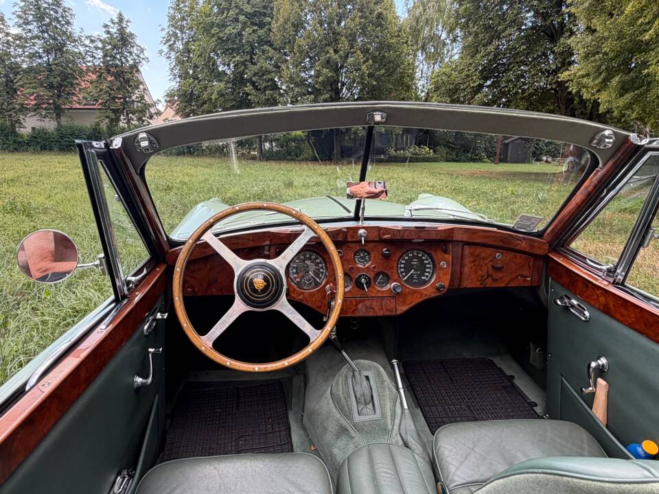 Image 11/23 of Jaguar XK 140 SE DHC (1955)
