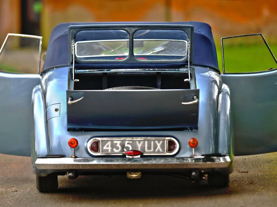 Image 32/50 of Triumph 2000 Roadster (1949)