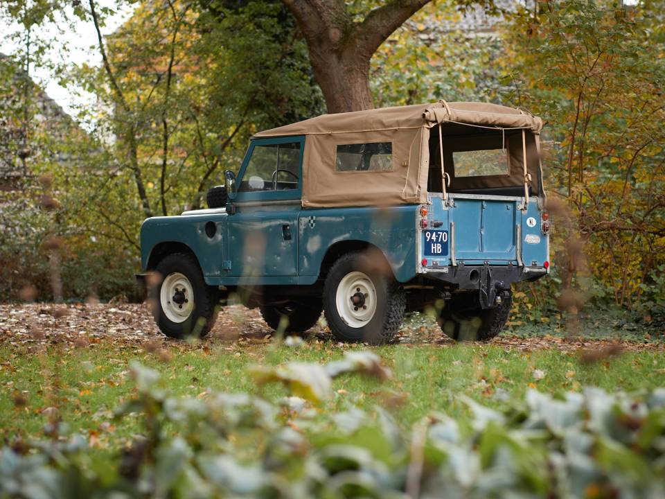 Image 5/50 of Land Rover 88 (1976)