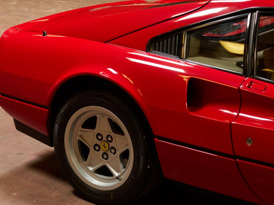 Image 32/79 of Ferrari 328 GTB (1985)