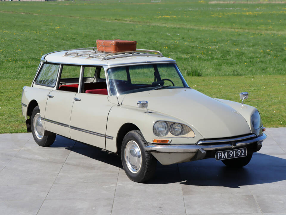 Image 33/50 de Citroën ID 21 Break (1967)
