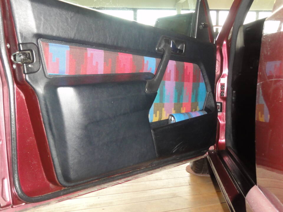 Image 77/137 of Mercedes-Benz 190 E 1.8 Avantgarde &quot;Rosso&quot; (1992)