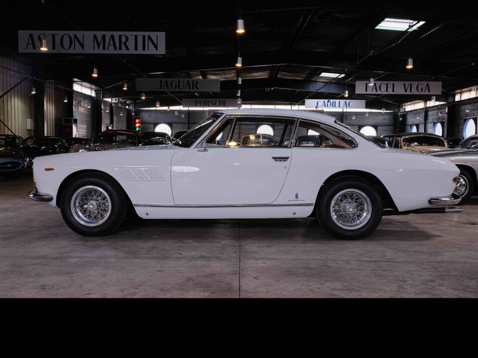 Image 4/36 of Ferrari 330 GT 2+2 (1964)