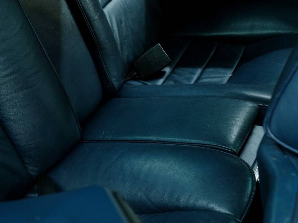 Image 43/50 of Mercedes-Benz 500 SEC (1982)