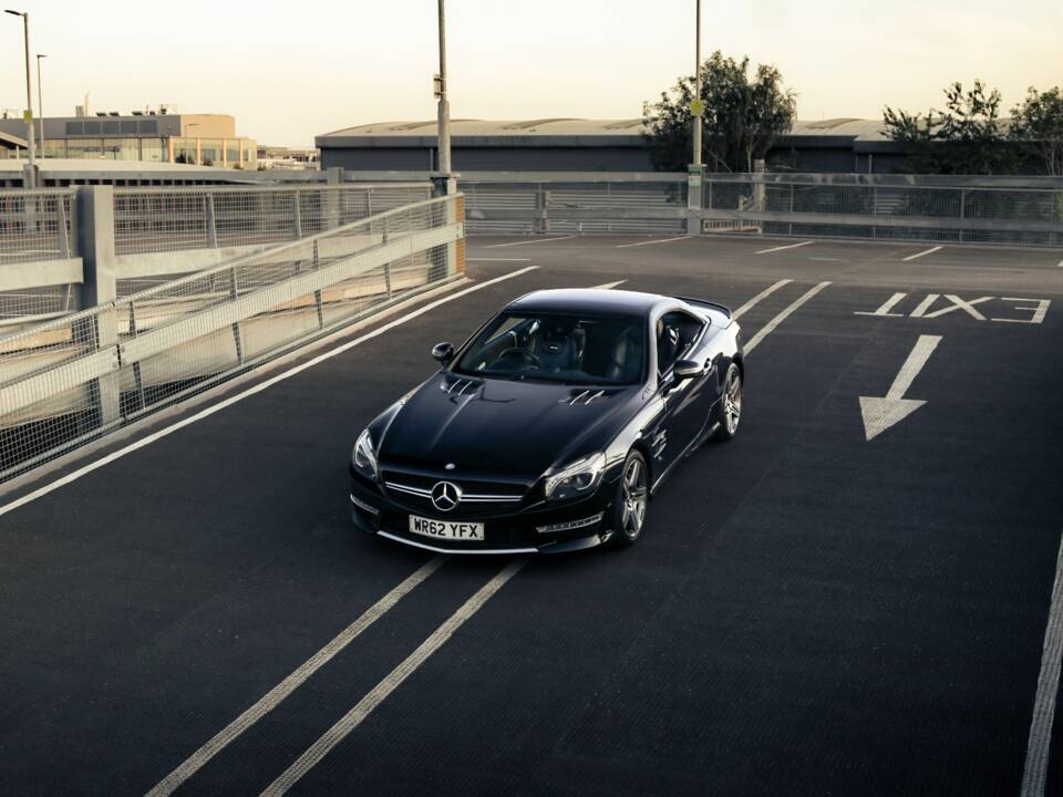 Image 22/33 de Mercedes-Benz SL 63 AMG (2012)